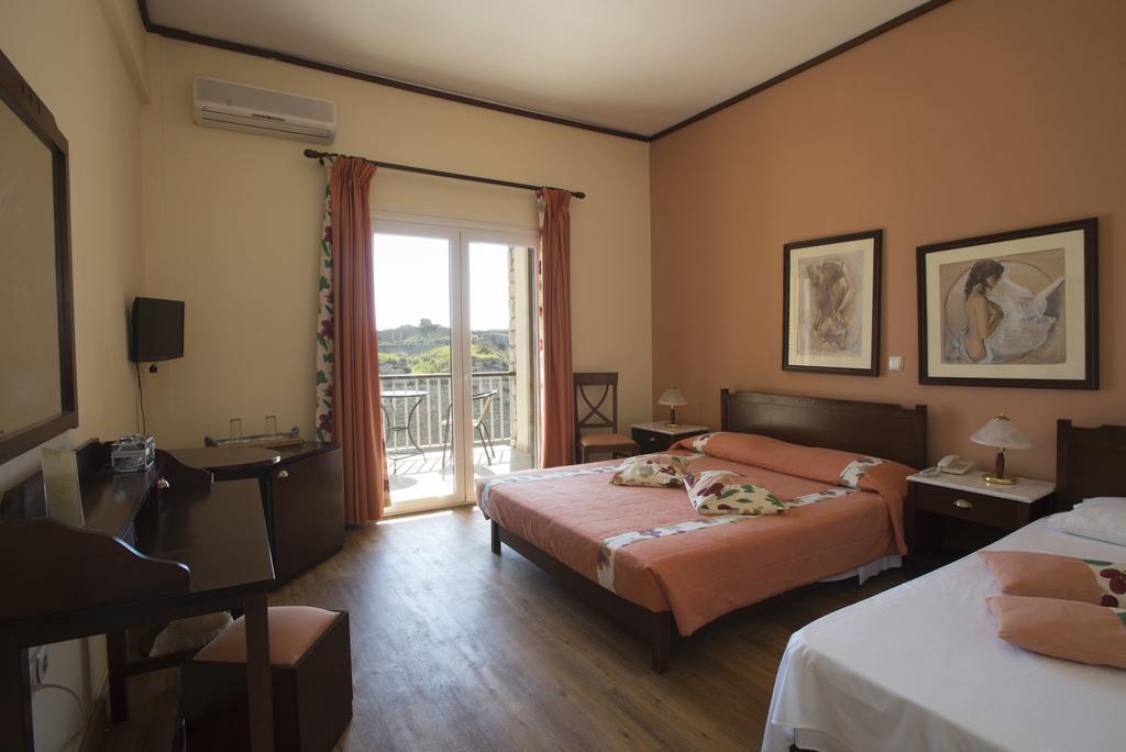 Methoni Beach Hotel Room photo